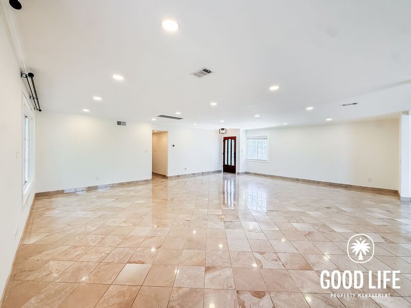 5820 Carnegie St – photo 3