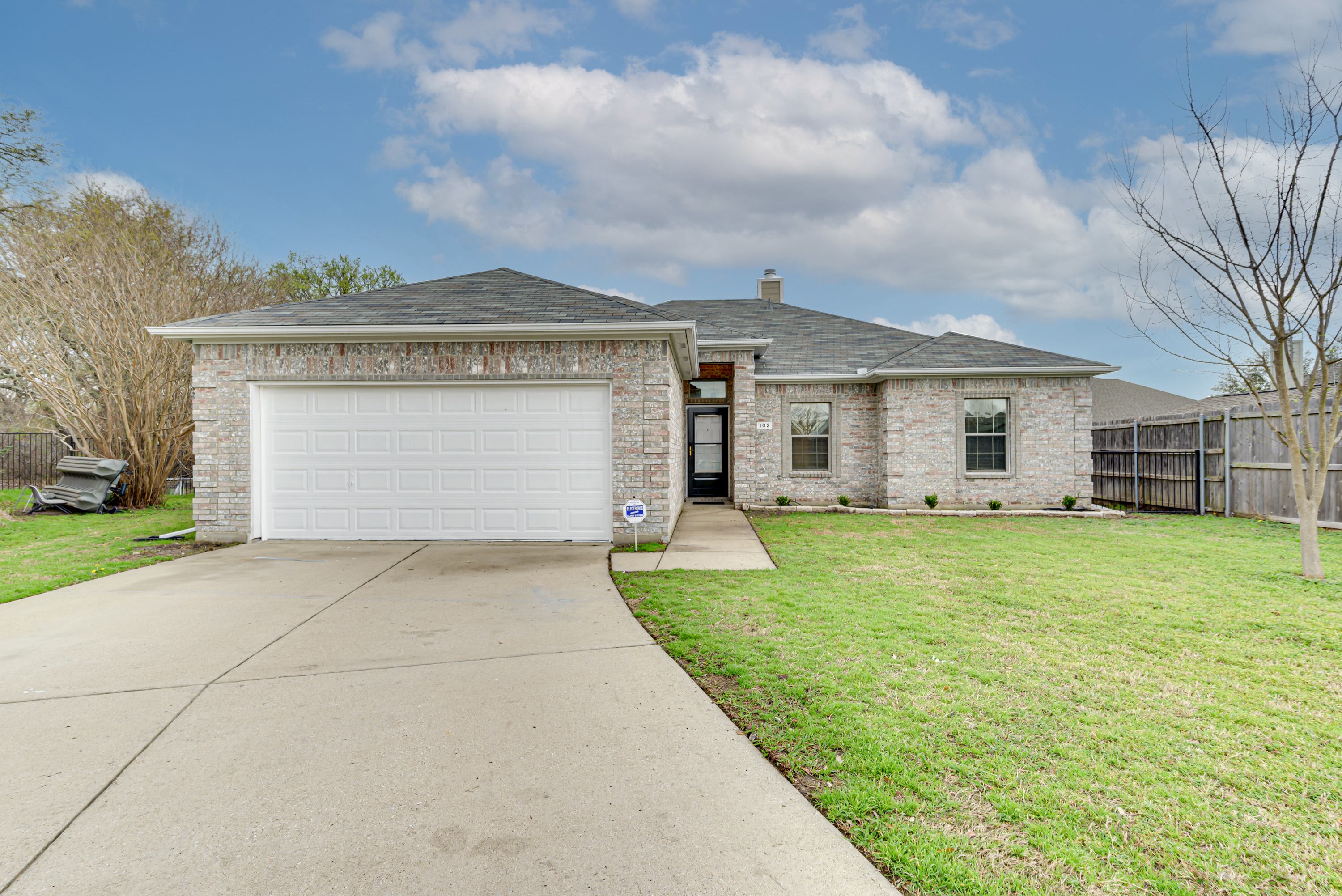 102 Paloma Cir – photo 1