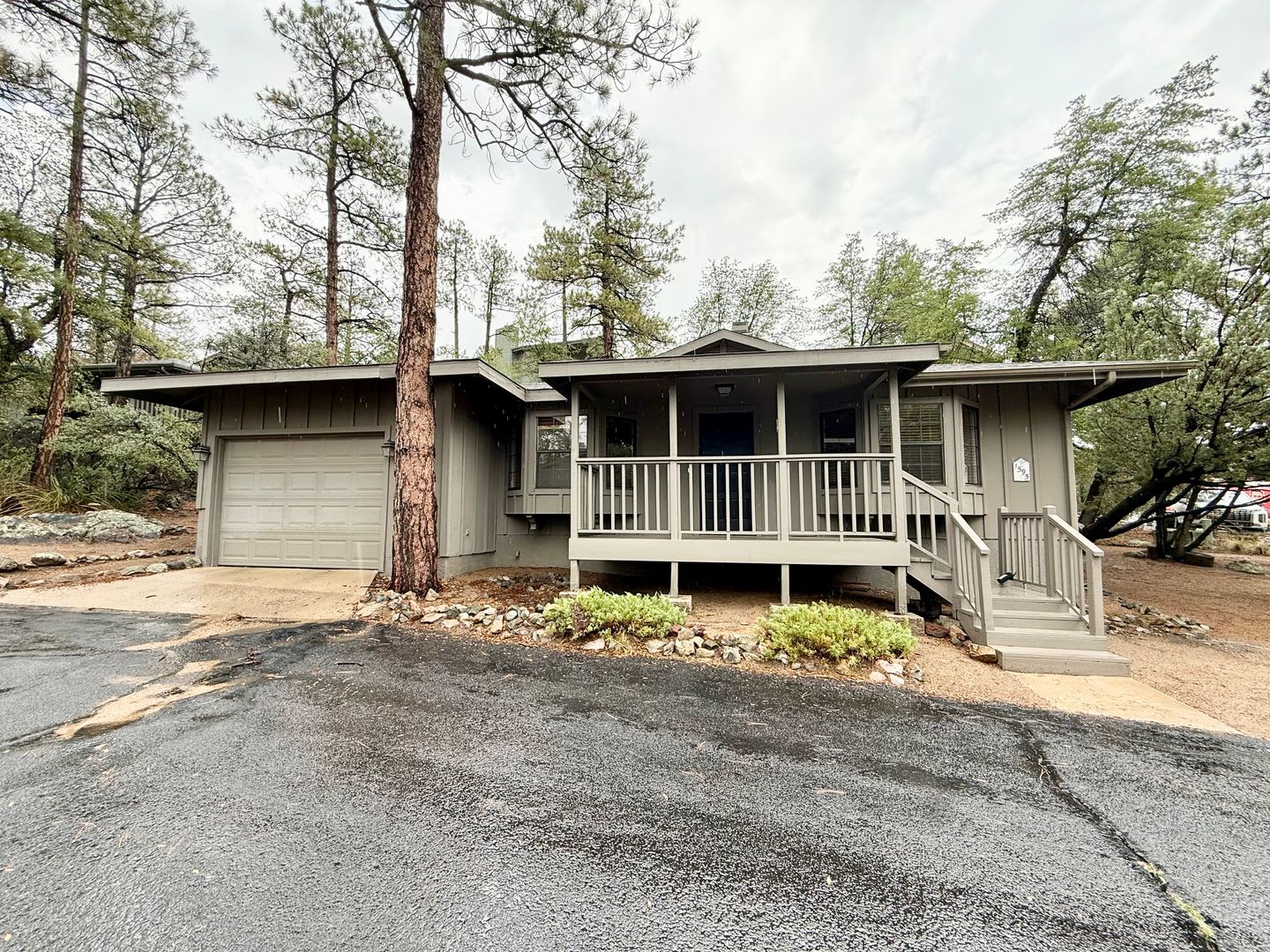 Charming 2 bedroom cottage close to downtown Prescott! – photo 1