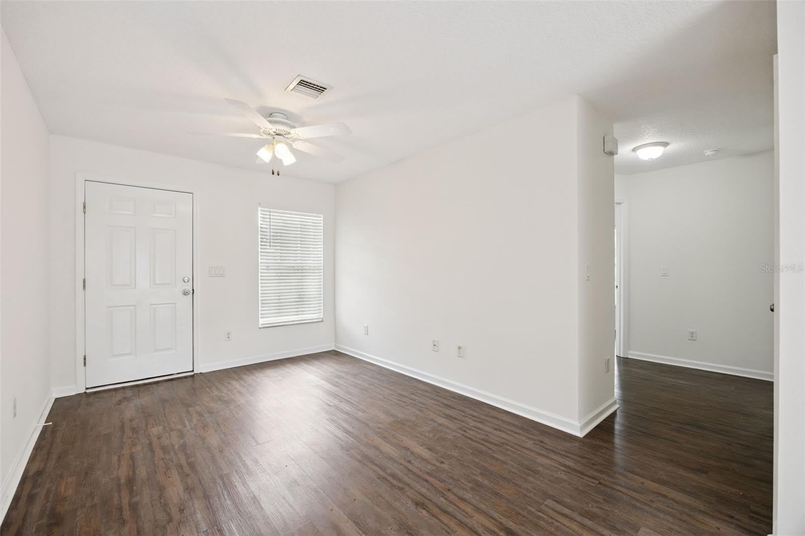 1105 N ROCKINGHAM Avenue – photo 3