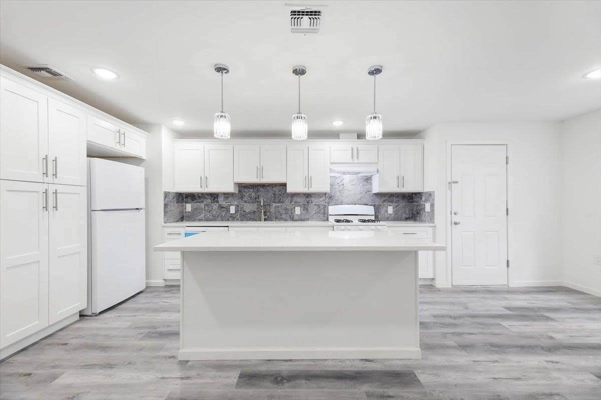 34 FULTON AVE – photo 2