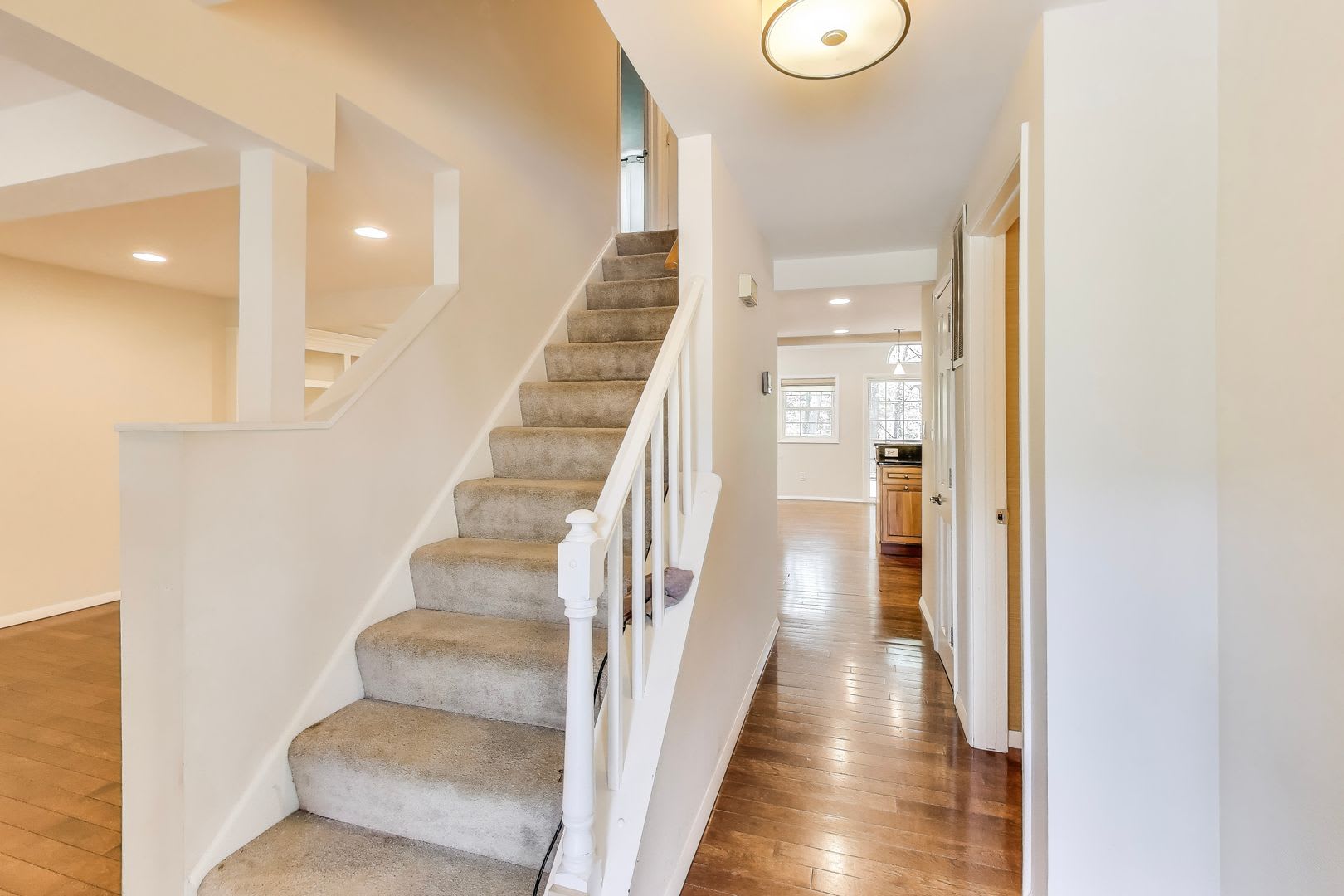 Gorgeous Three Level 4Bed/2.5Bath located in Silver Spring! – photo 4