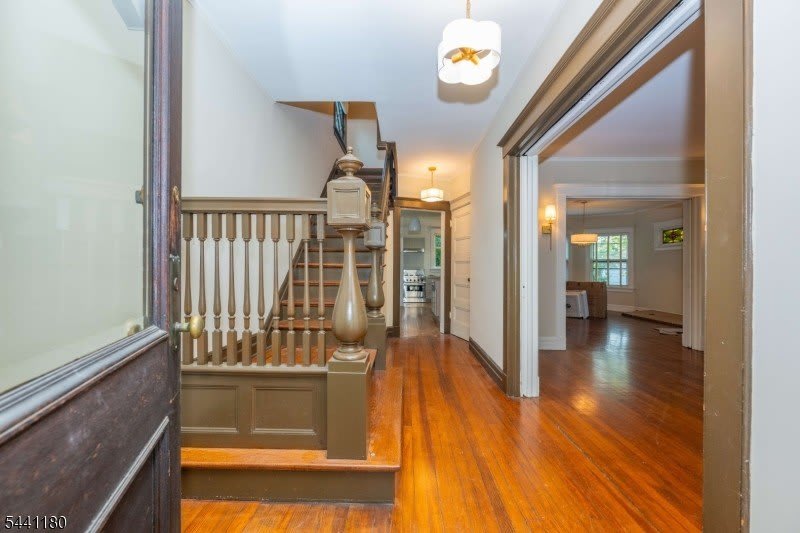 42 Gates Ave – photo 4