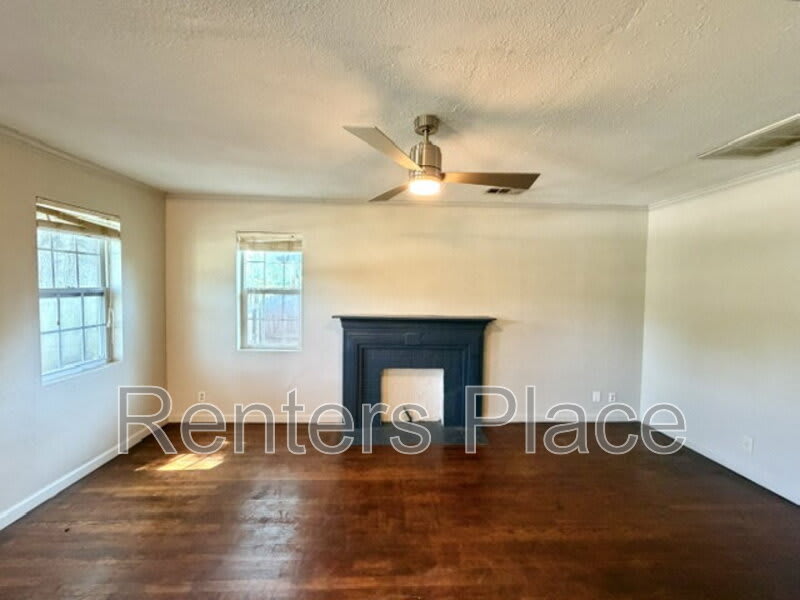 4308 East 4Th Place – photo 2