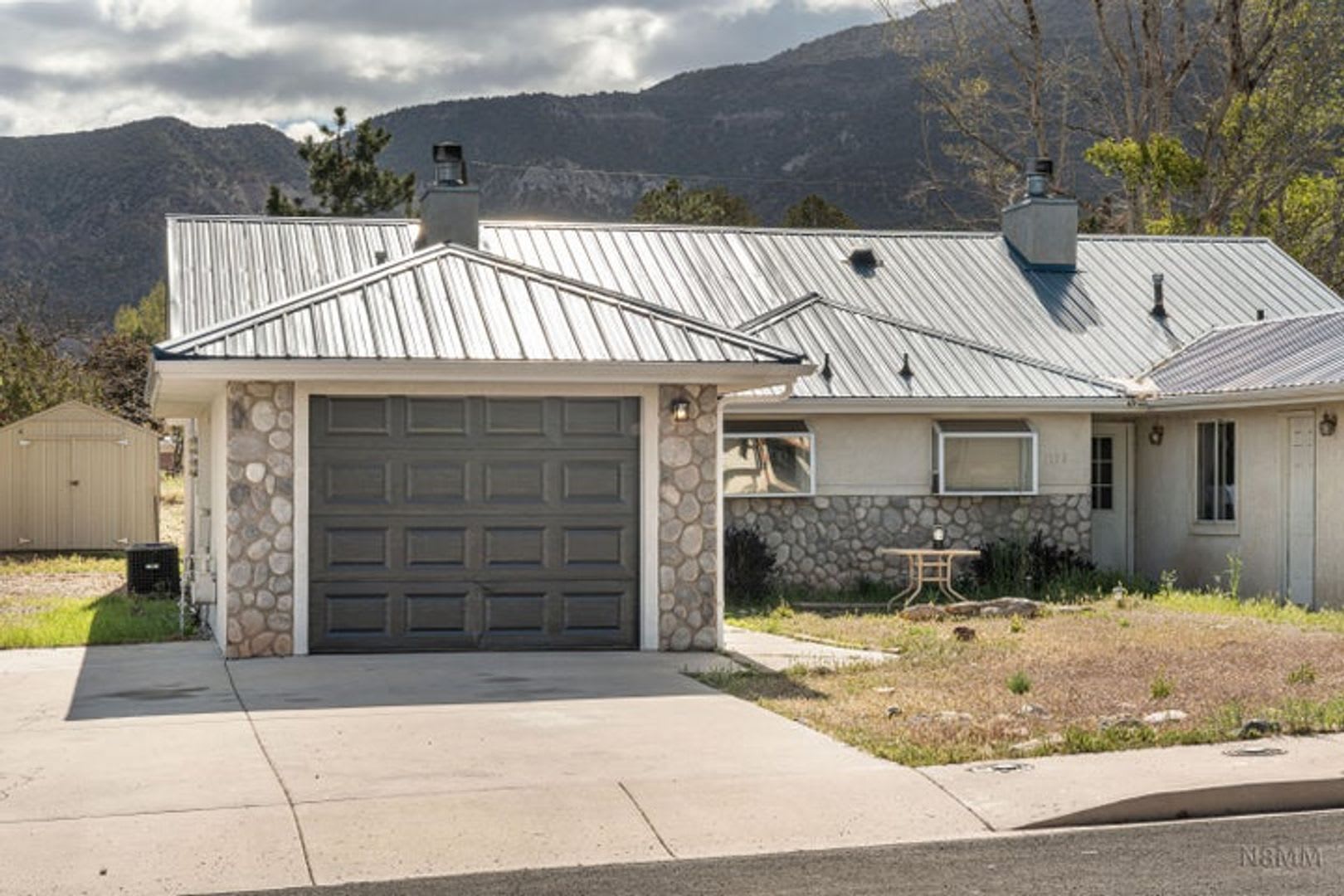3 2 Fresh Renovated And Updated W Garage – photo 1
