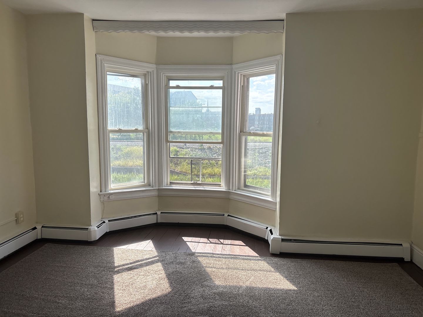 3 Bedroom 1.5 Bath House Near Central Market and Rev Stadium – photo 4