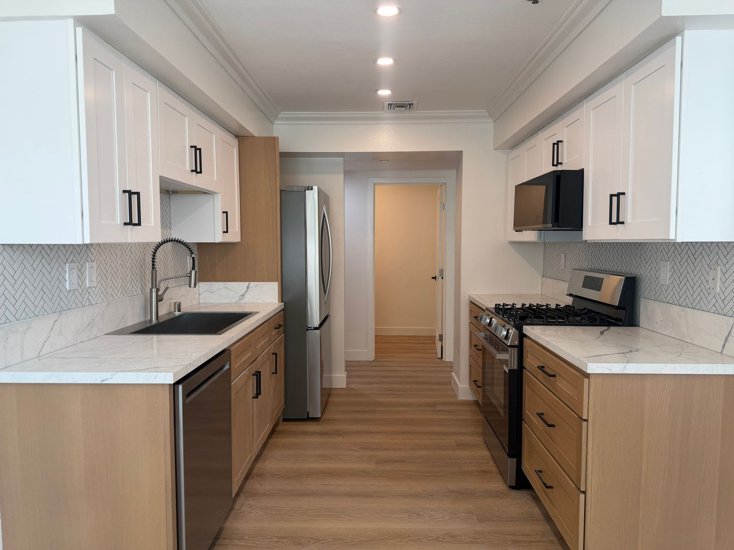 10636 Wilshire – photo 2