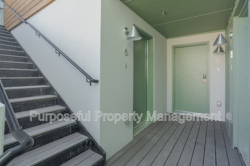 934 Hangar Drive 6 – photo 3