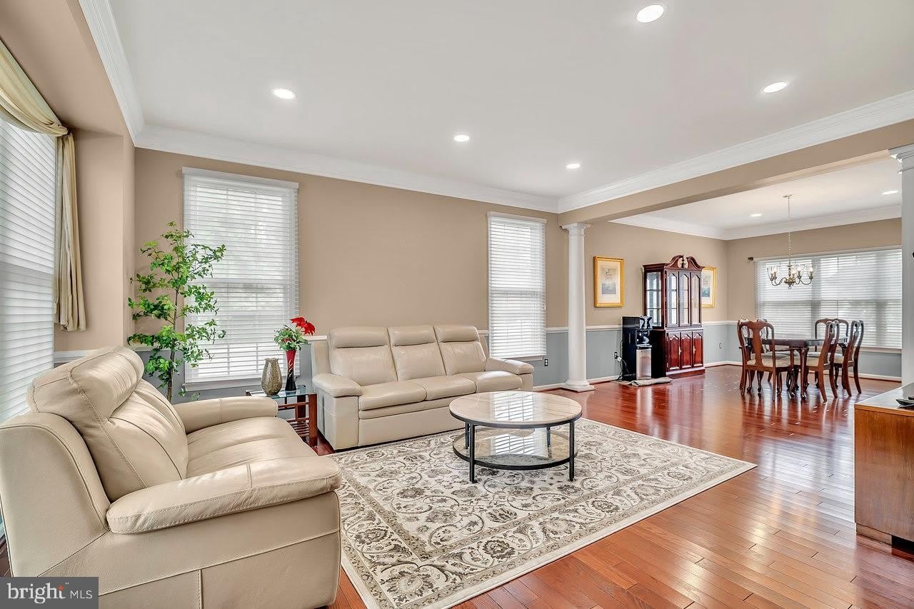 86 RENFIELD Drive – photo 3