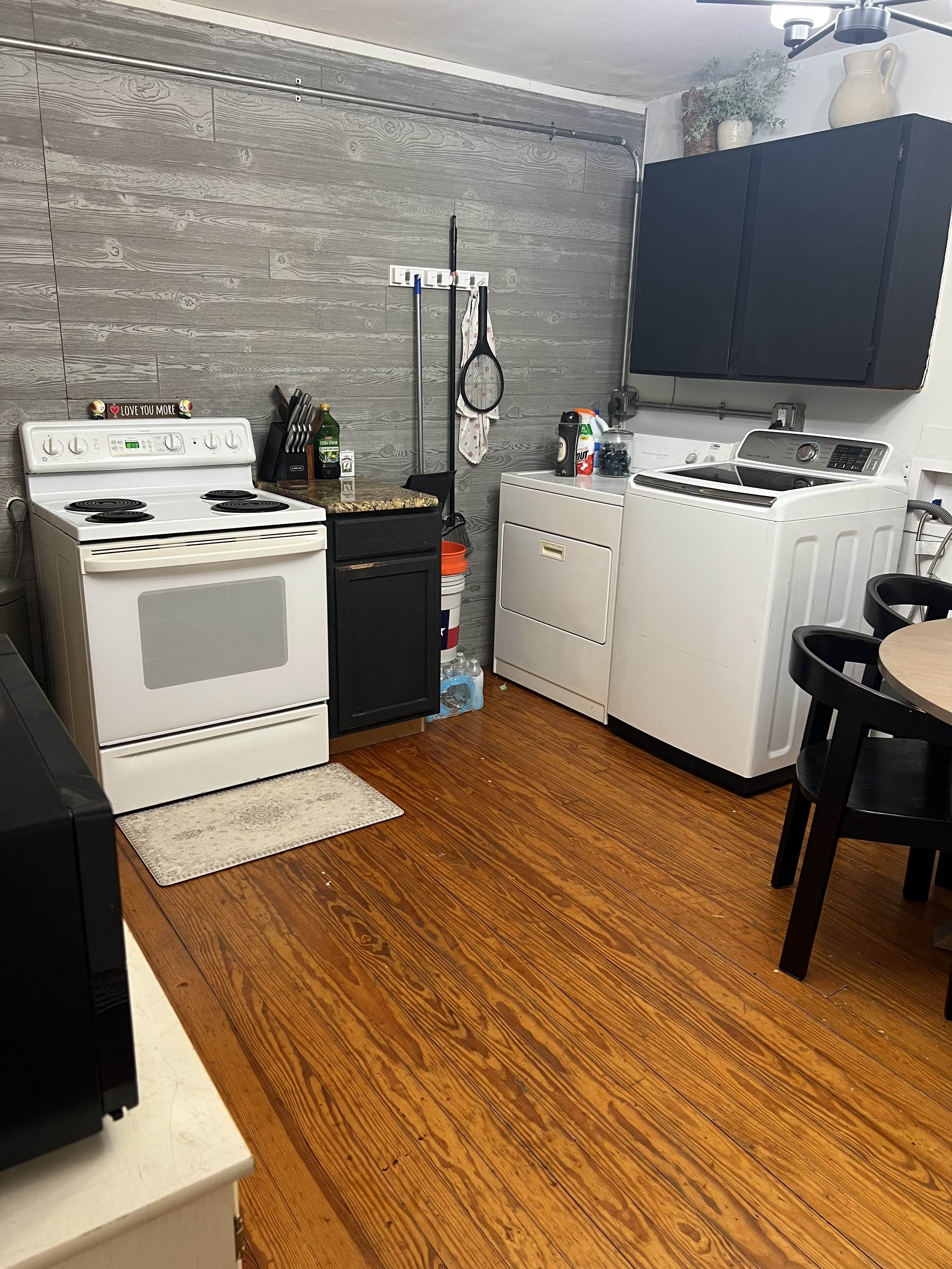200 S Hughes St – photo 1