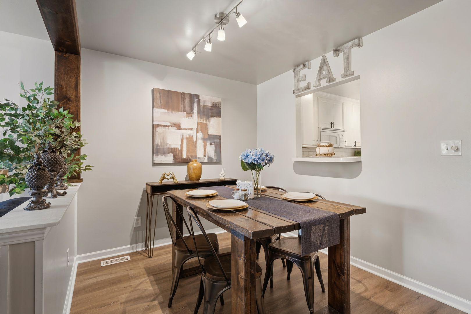 2 bed, 2.5 bath End Unit Townhome Available Now! – photo 5