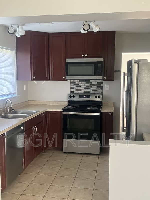 104 Williams St – photo 2