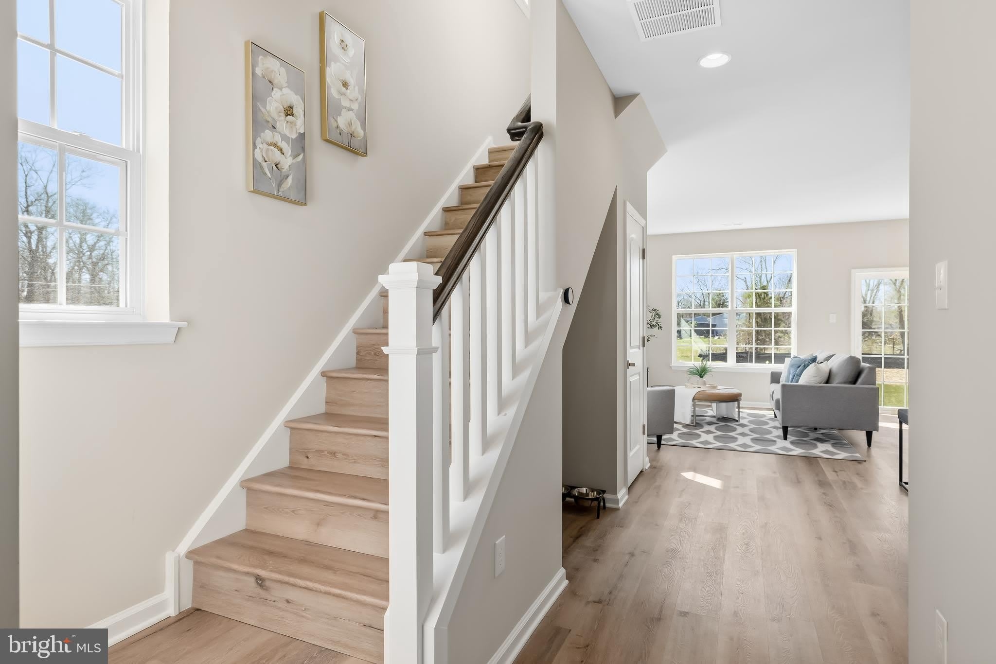 385 N TUCKAHOE Road – photo 3
