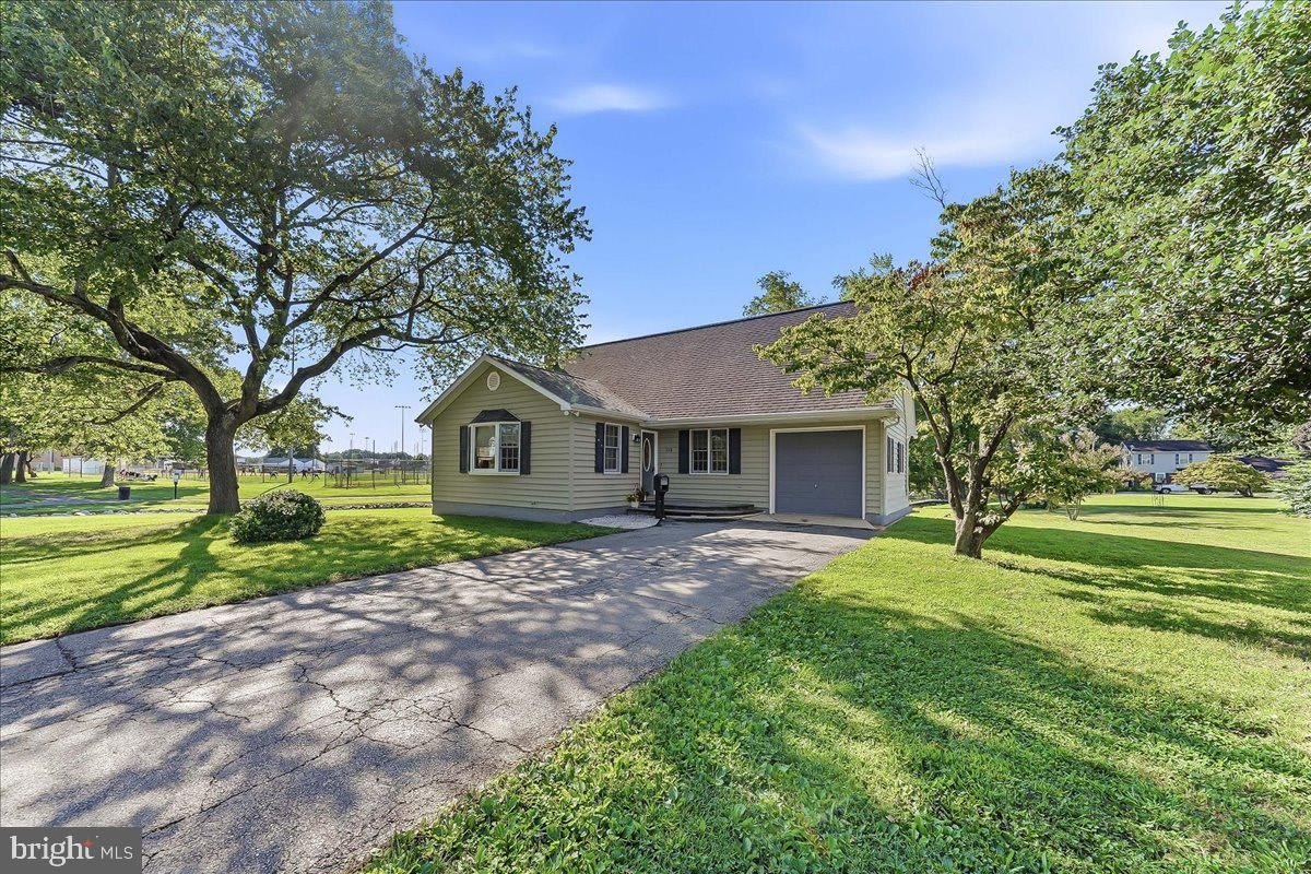 110 E HOFFECKER Street – photo 2
