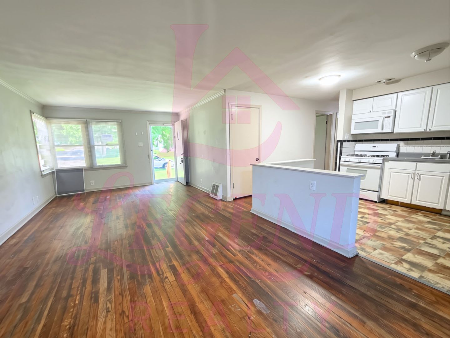 3 Bedroom, 2 Bath Home with Bonus Room & Double Driveway – photo 3