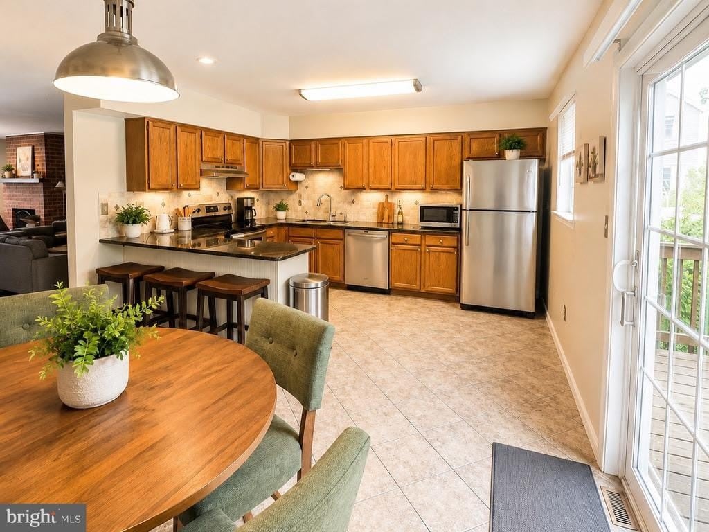 618 COATES LANE – photo 5