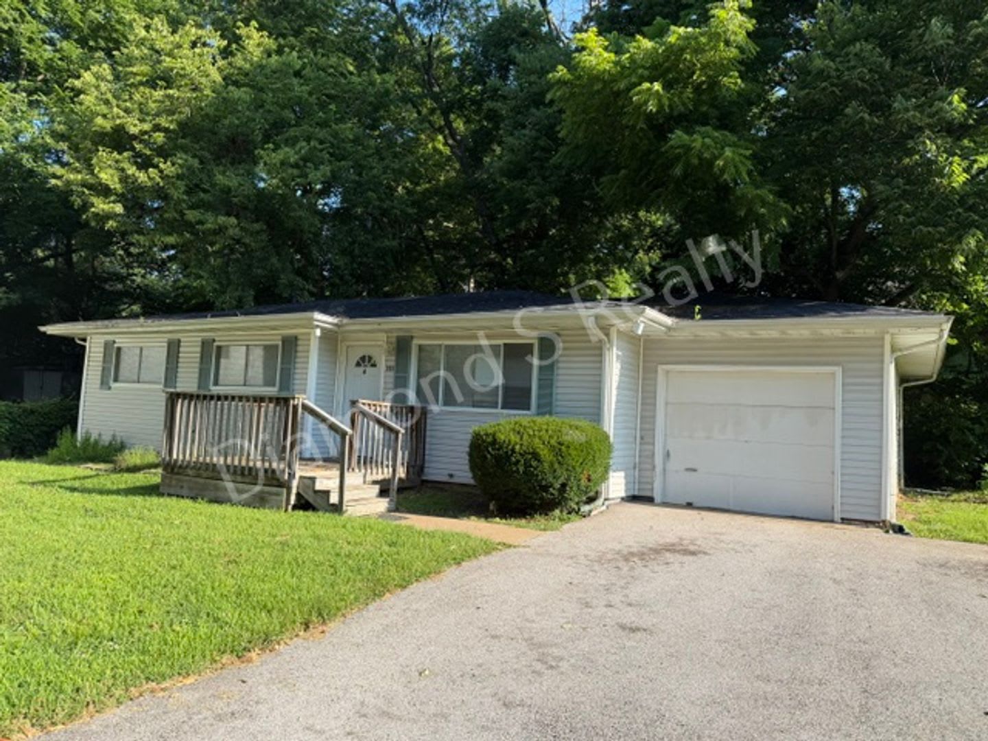Charming 3-Bedroom in Southeast Springfield Location! – photo 4