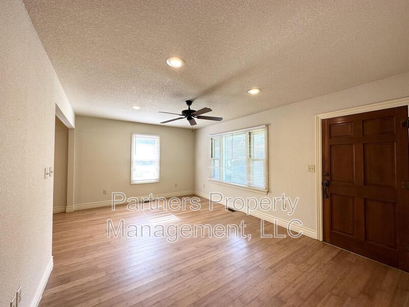 1140 West Hendrix Street – photo 3