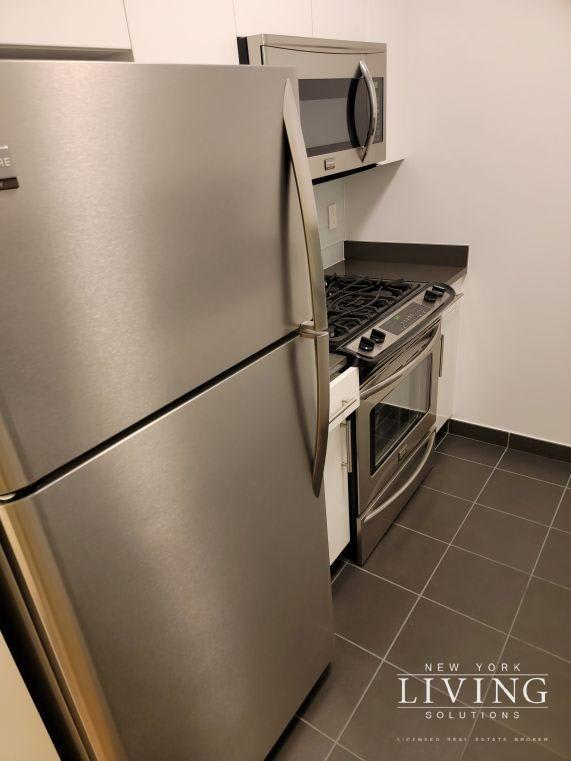 4540 Center Boulevard – photo 2