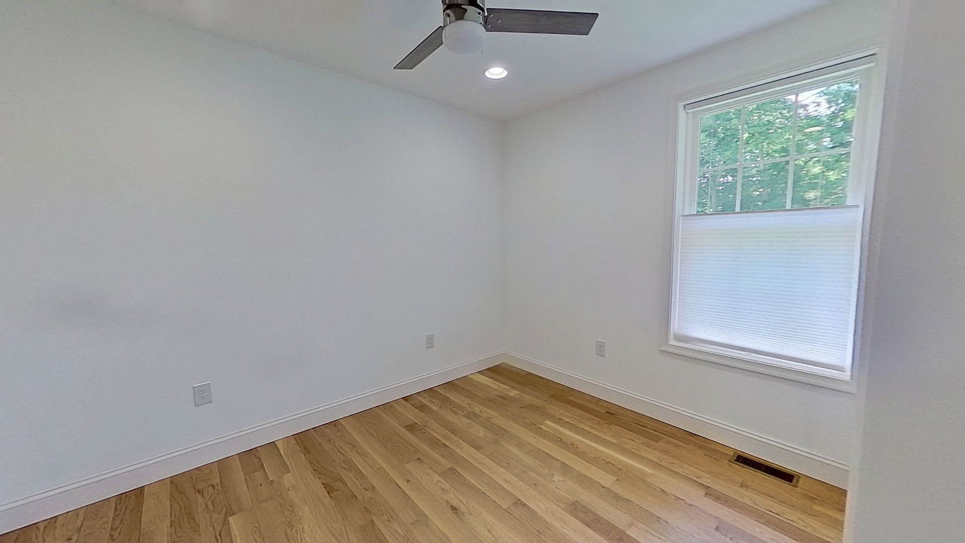 Newly Renovated 3 Bedroom Home – photo 4