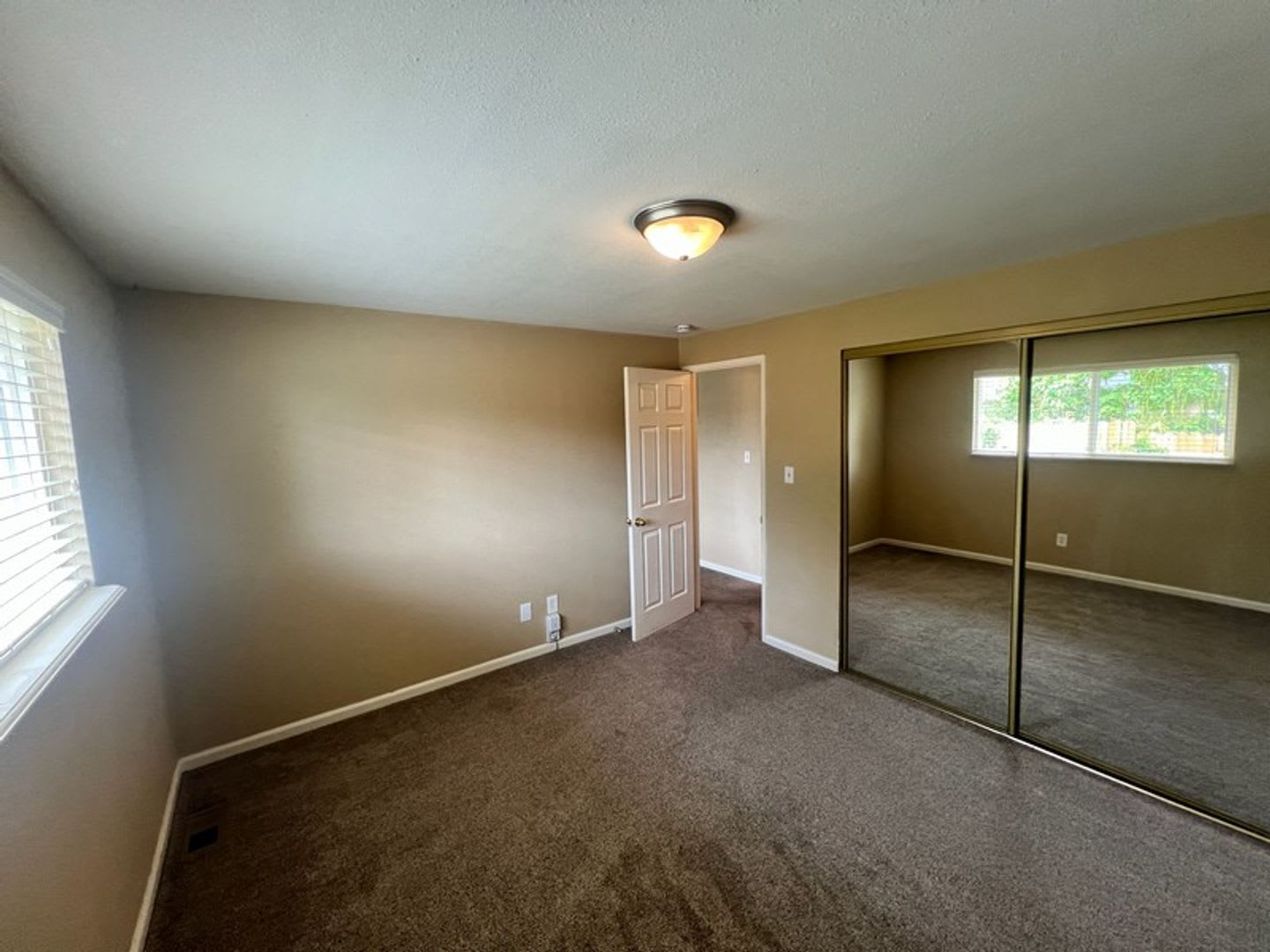 <b> Two Bedroom Duplex by Sparks High School<br><br> – photo 4