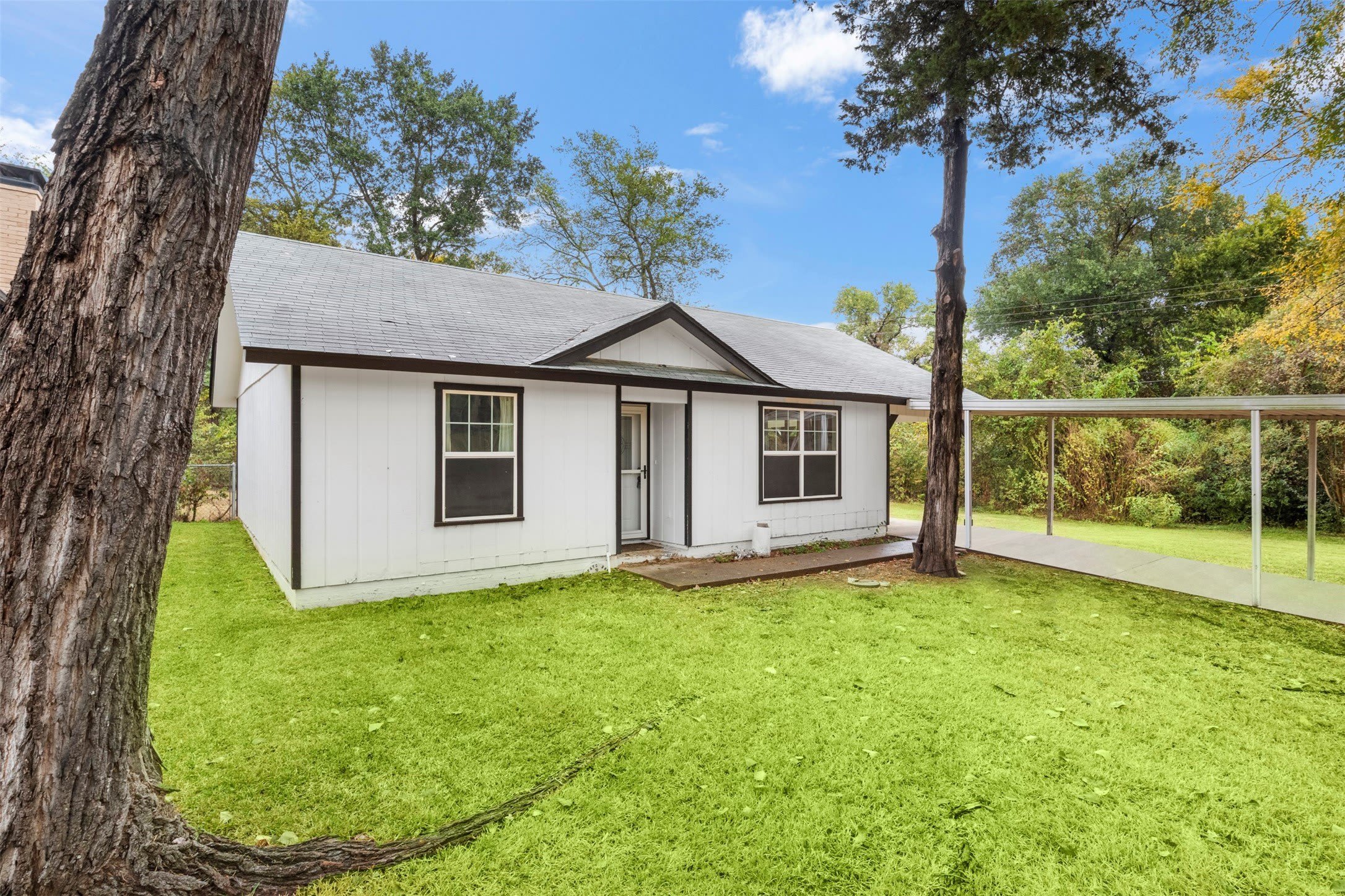 521 Hilltop Drive – photo 2