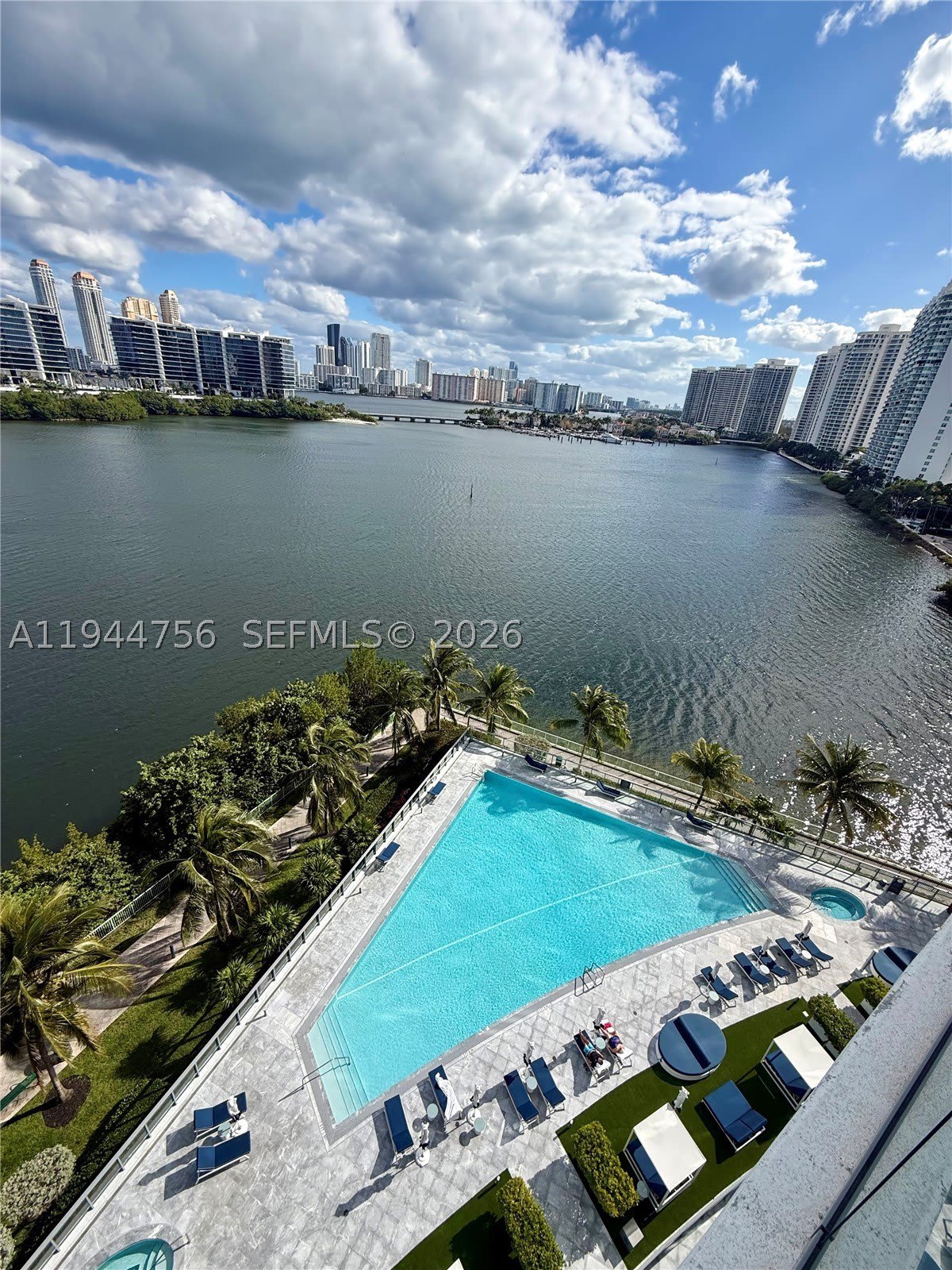 3300 Ne 188Th St – photo 4
