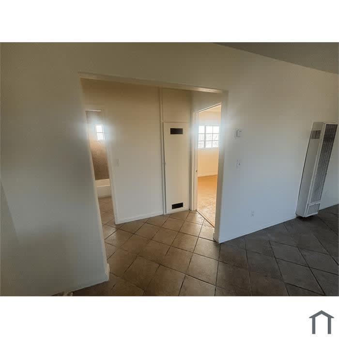 9562 Compton Avenue – photo 2