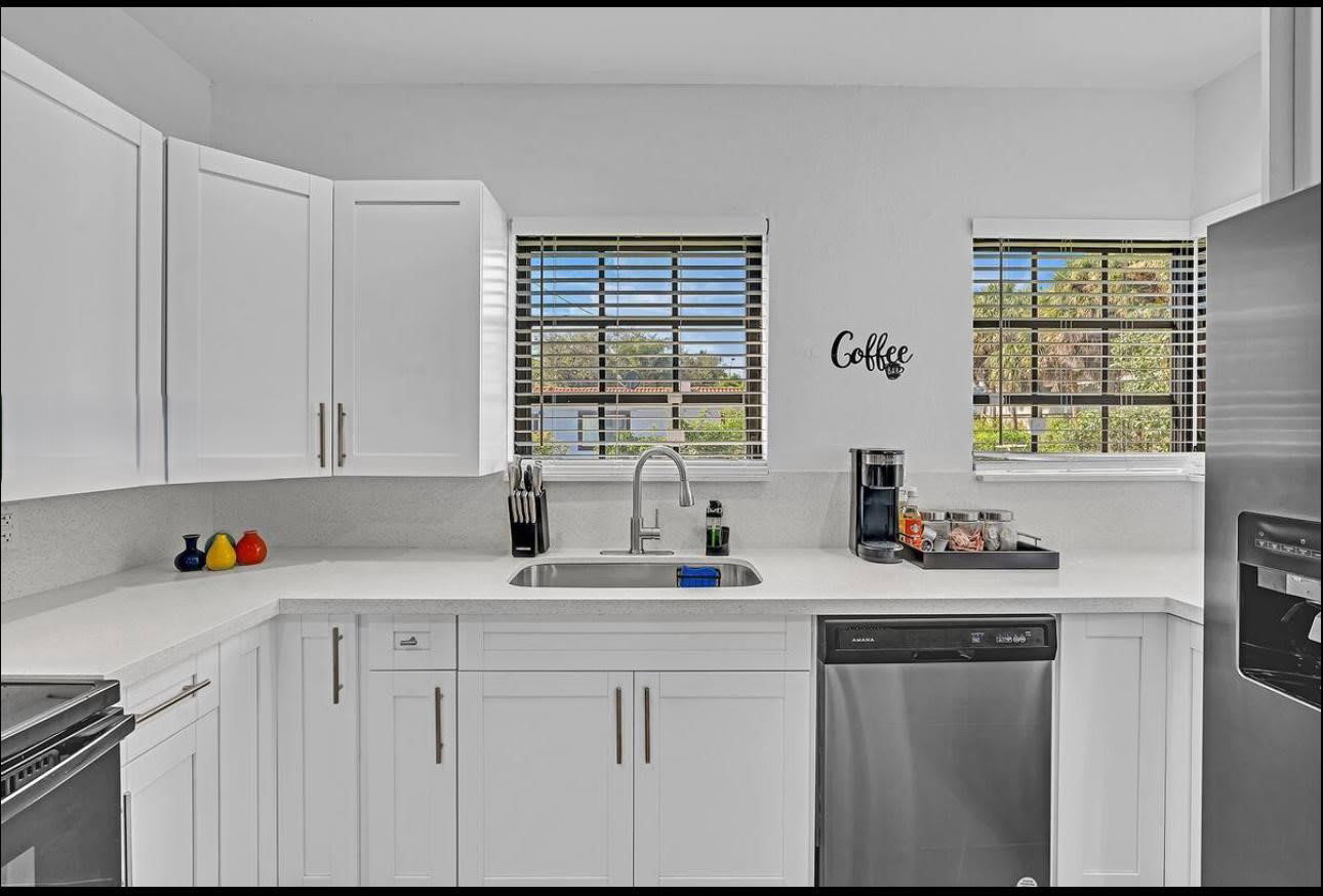 860 Northwest 17th Court – photo 2
