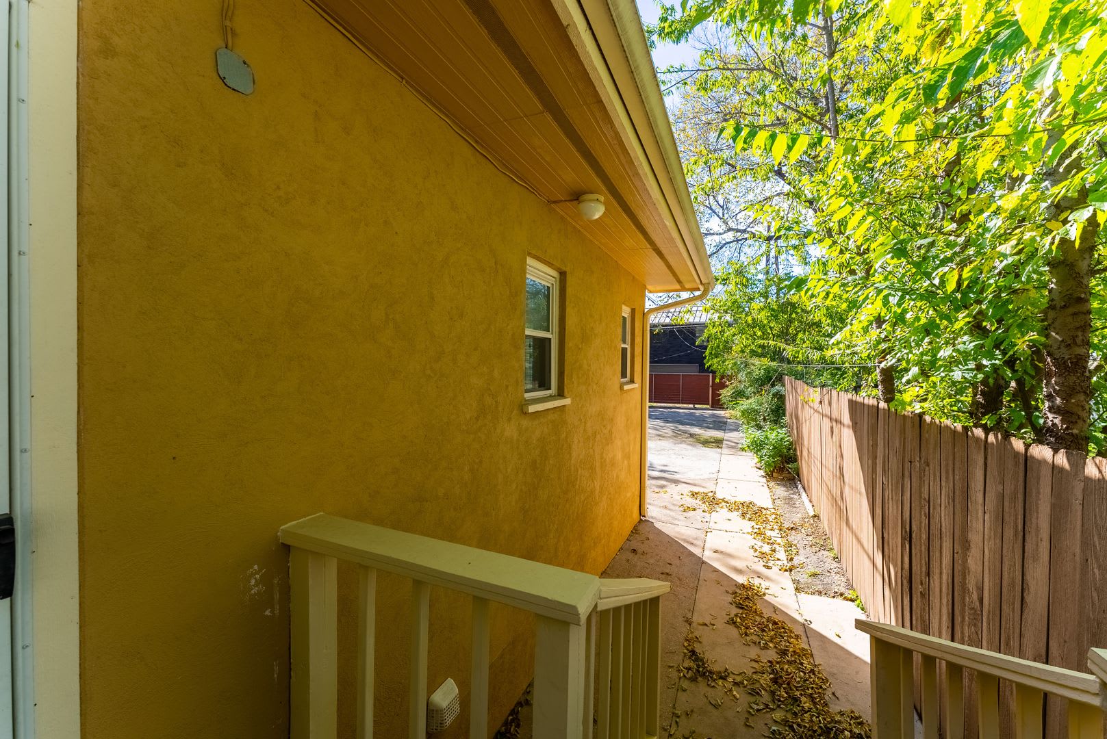 Captivating 3 Bedroom, 2 Bathroom, One-Story Retreat near Downtown ATX!!! – photo 4