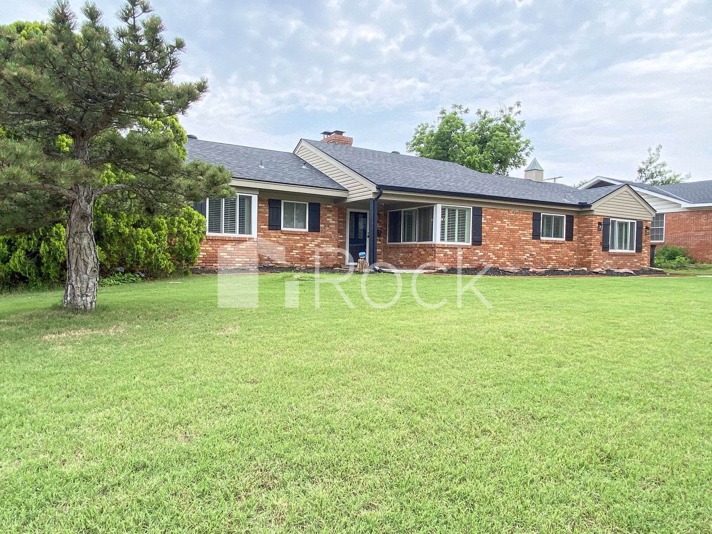 Beautiful North OKC Home with UTILITIES INCLUDED! Available Early September – photo 1
