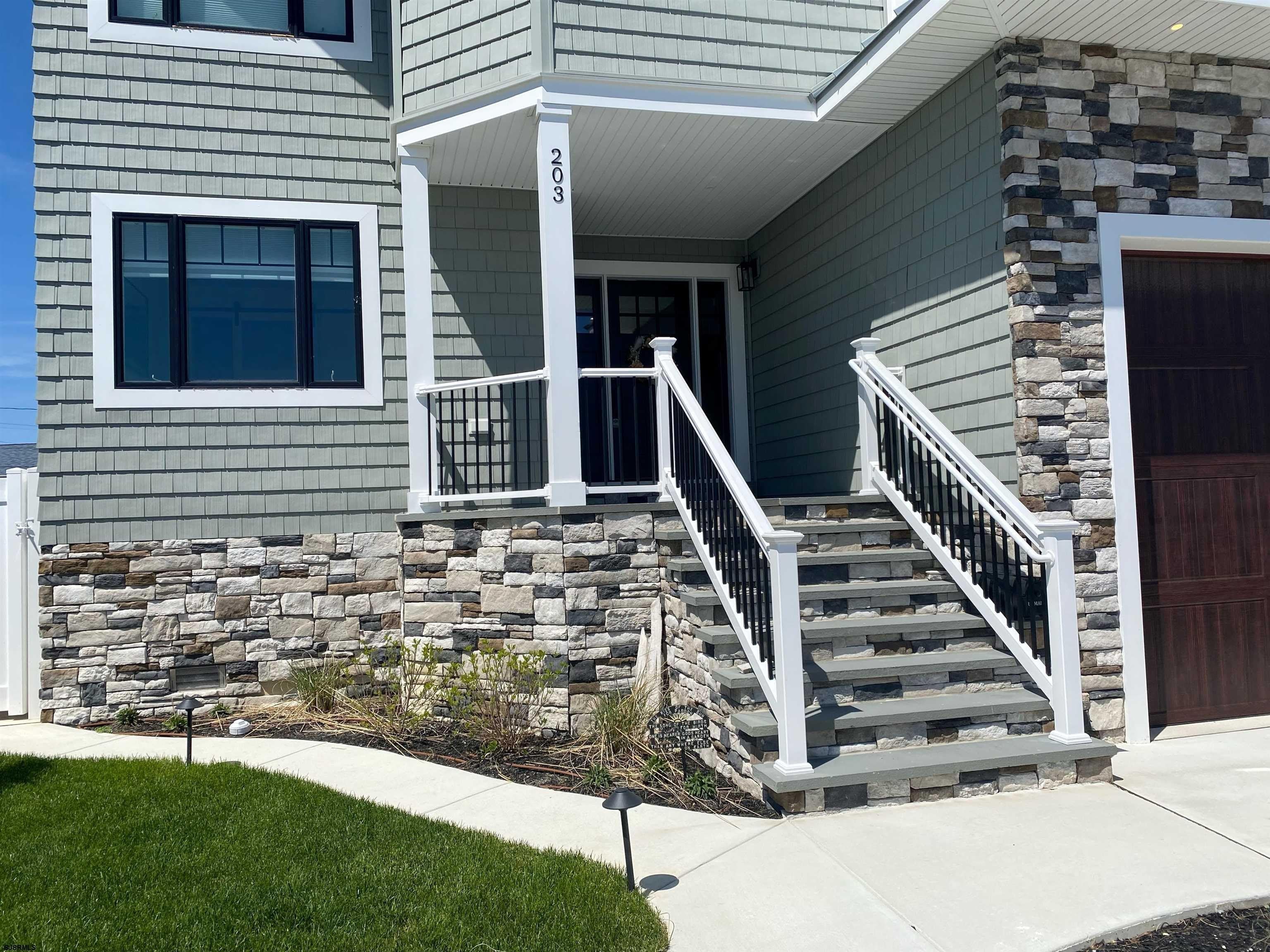 203 E Evans Blvd – photo 1
