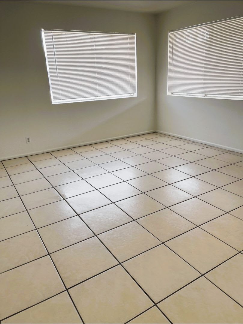 Spacious Melrose District 2 Bed With Private Yard Move In Specials – photo 4