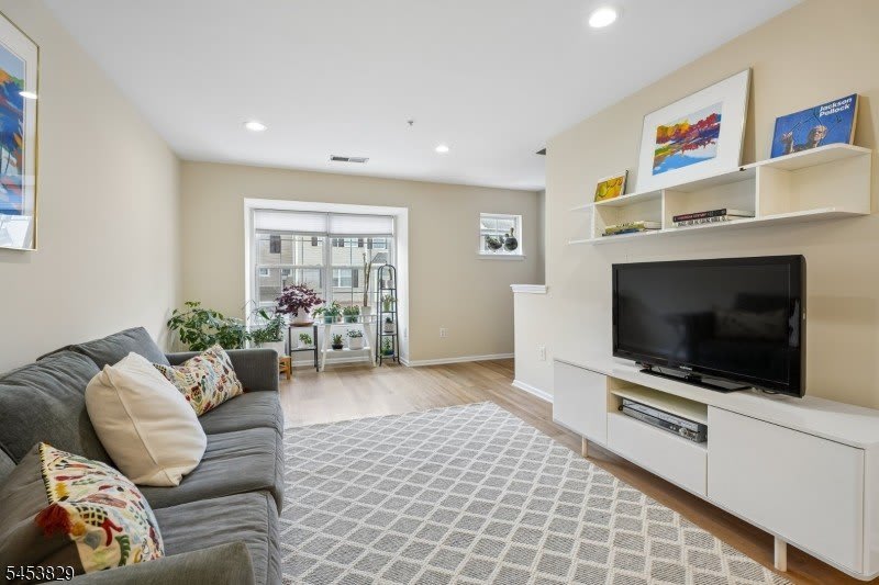 55 Greenbrook Dr – photo 5