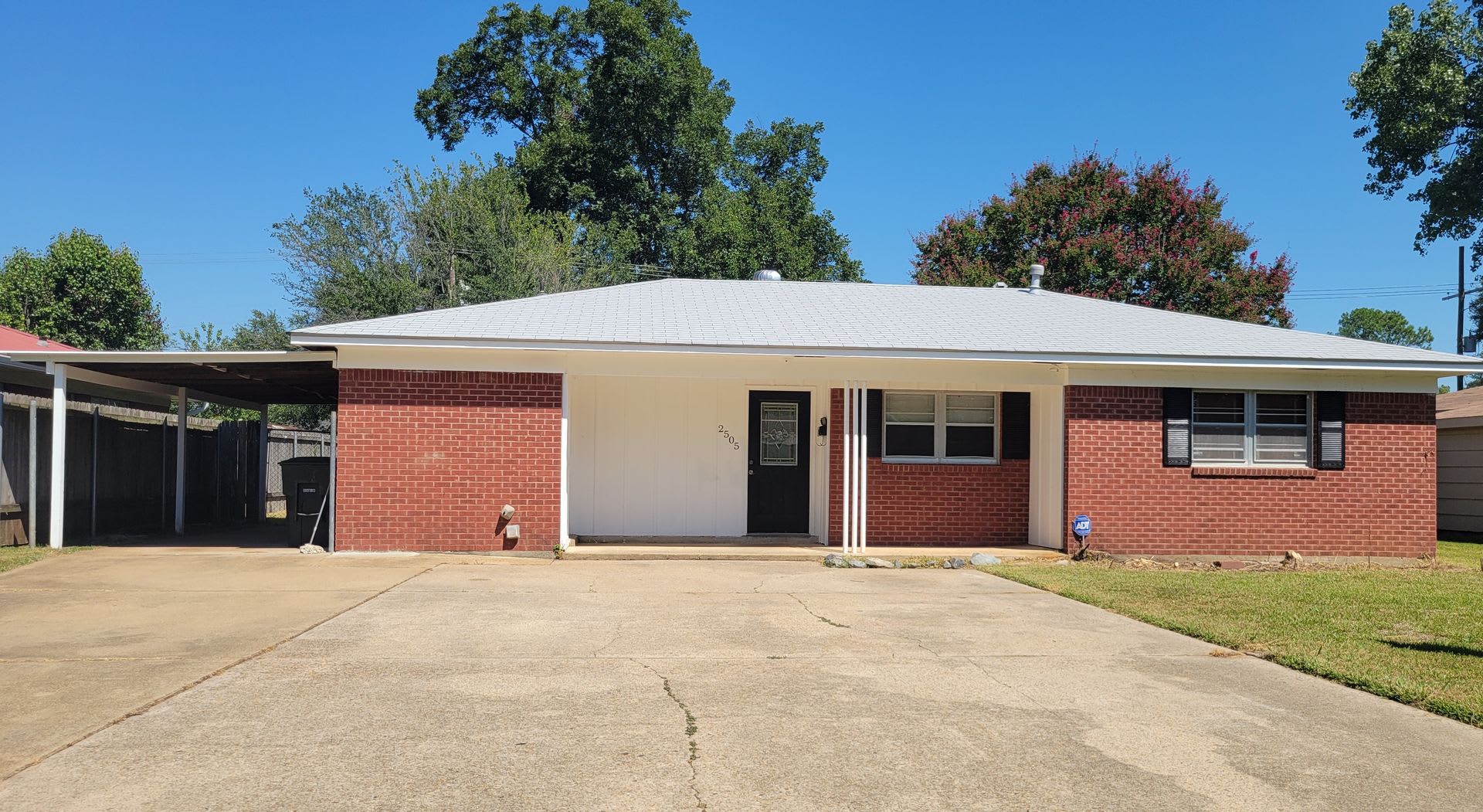 House for Lease -2505 Douglas – photo 1