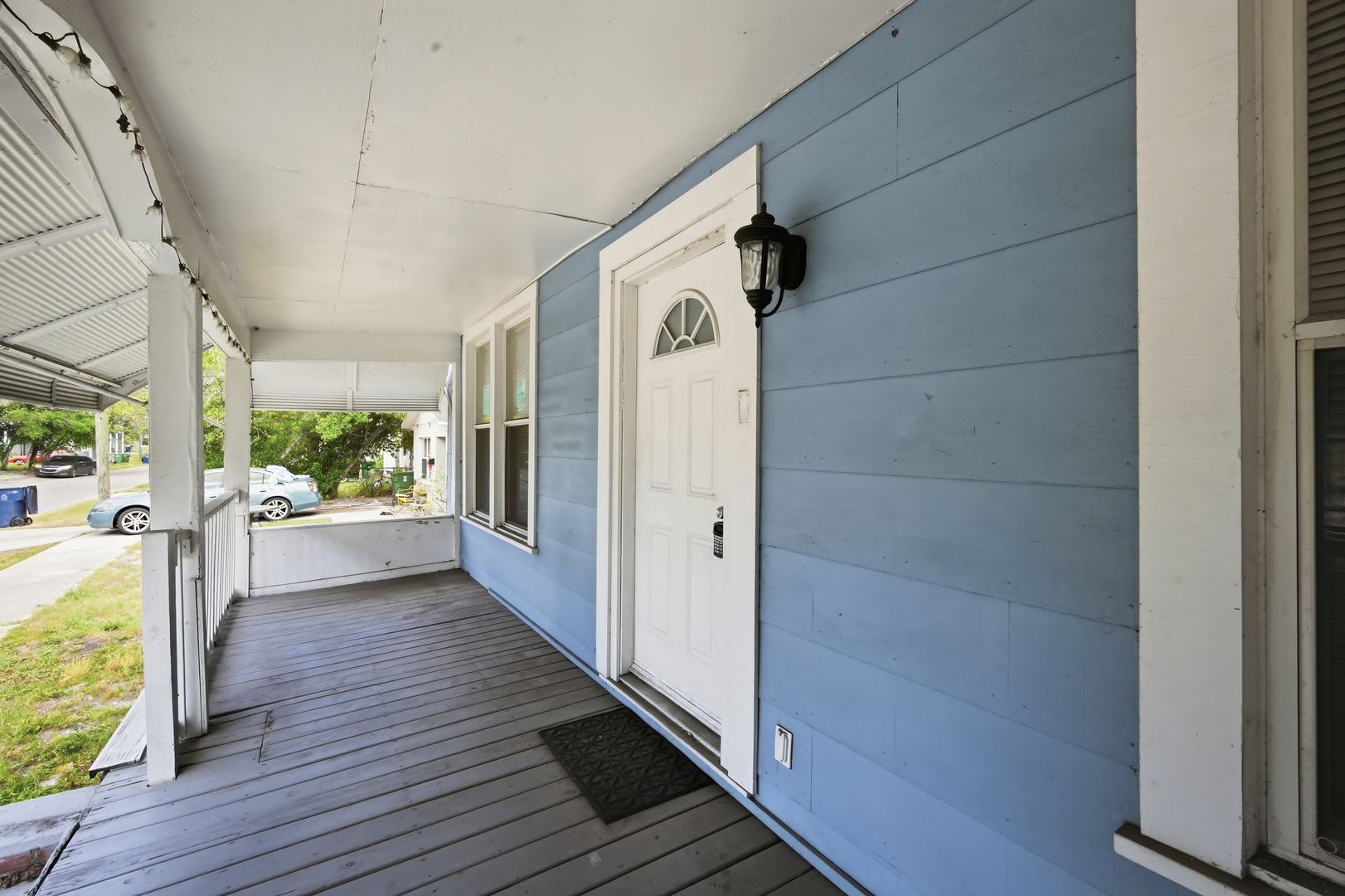 Charming 3-Bedroom Home in Historic Ybor City with Open Floor Plan & Vaulted Ceilings – photo 4