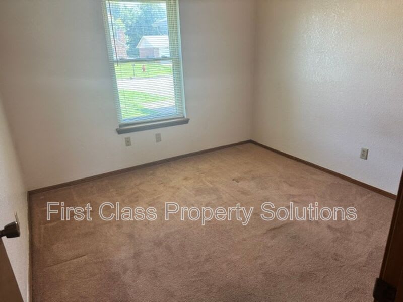 8613 East Parkridge Dr – photo 4