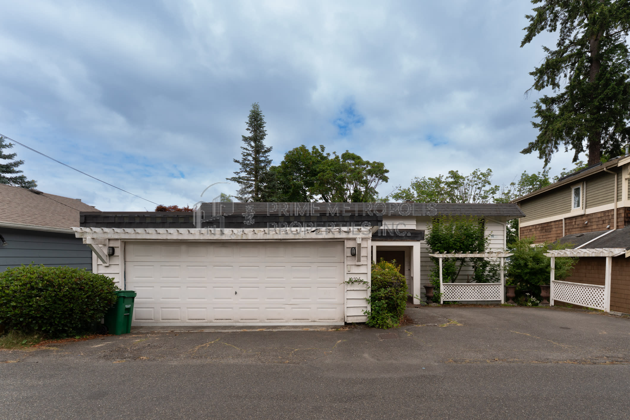10706 Lakeside Avenue Northeast – photo 1