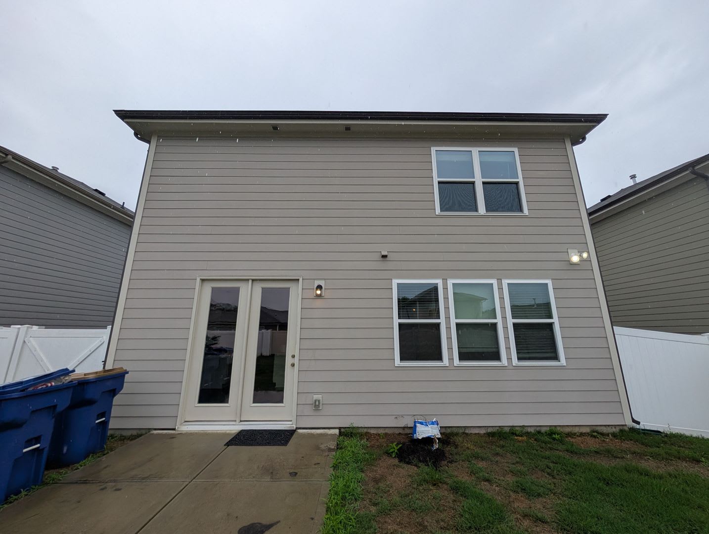 Room in 4 Bedroom Home at Eastcott Ave – photo 2