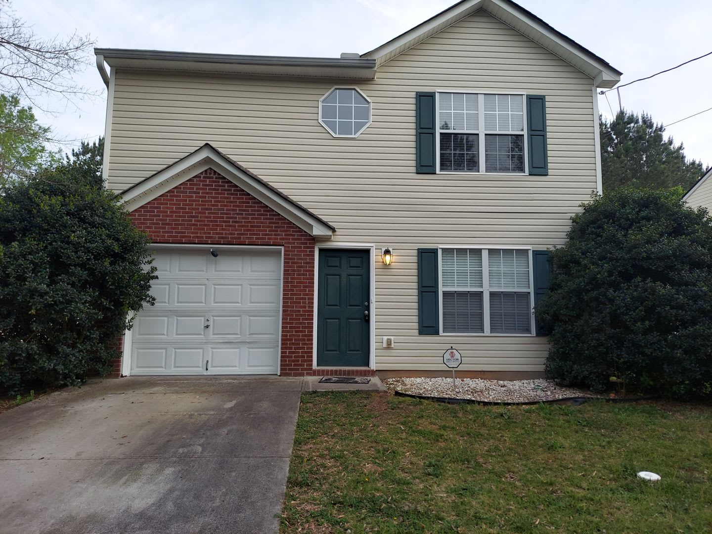 Beautiful 3BR/2.5BA Home in Scenic Lake Community Lithonia, GA – photo 2