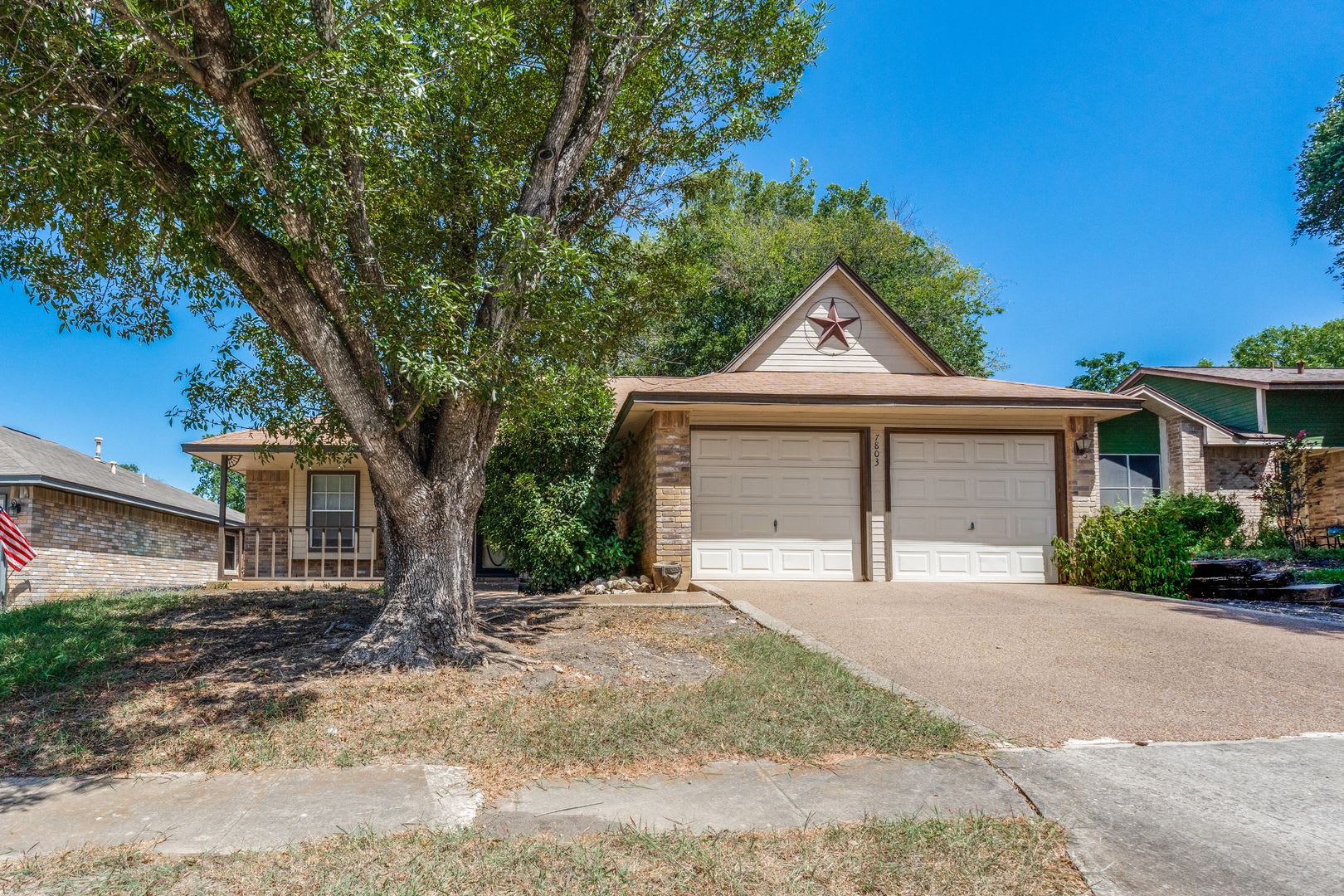 BEAUTIFUL SINGLE-STORY HOME IN WOODCREST – photo 1