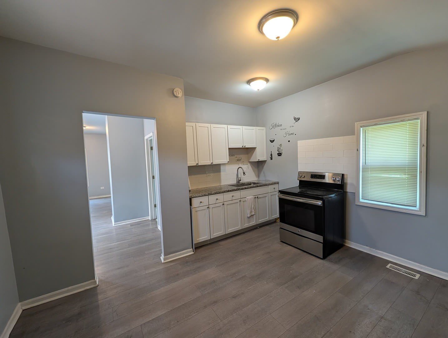 9035 S Exchange Avenue – photo 2