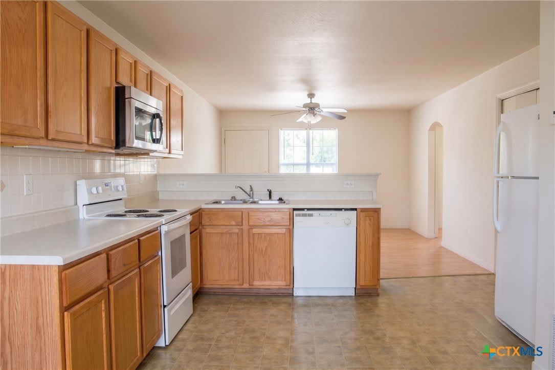 413 Brittney Way – photo 4