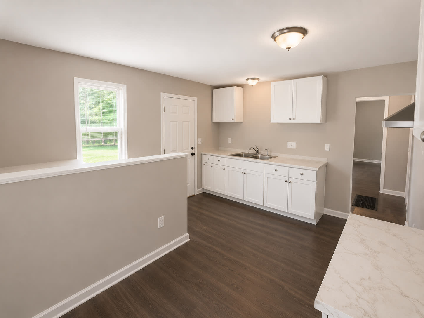 24 Vierling Drive – Updated 2 Bed / 1 Bath Rental/Move In Speical! – photo 5