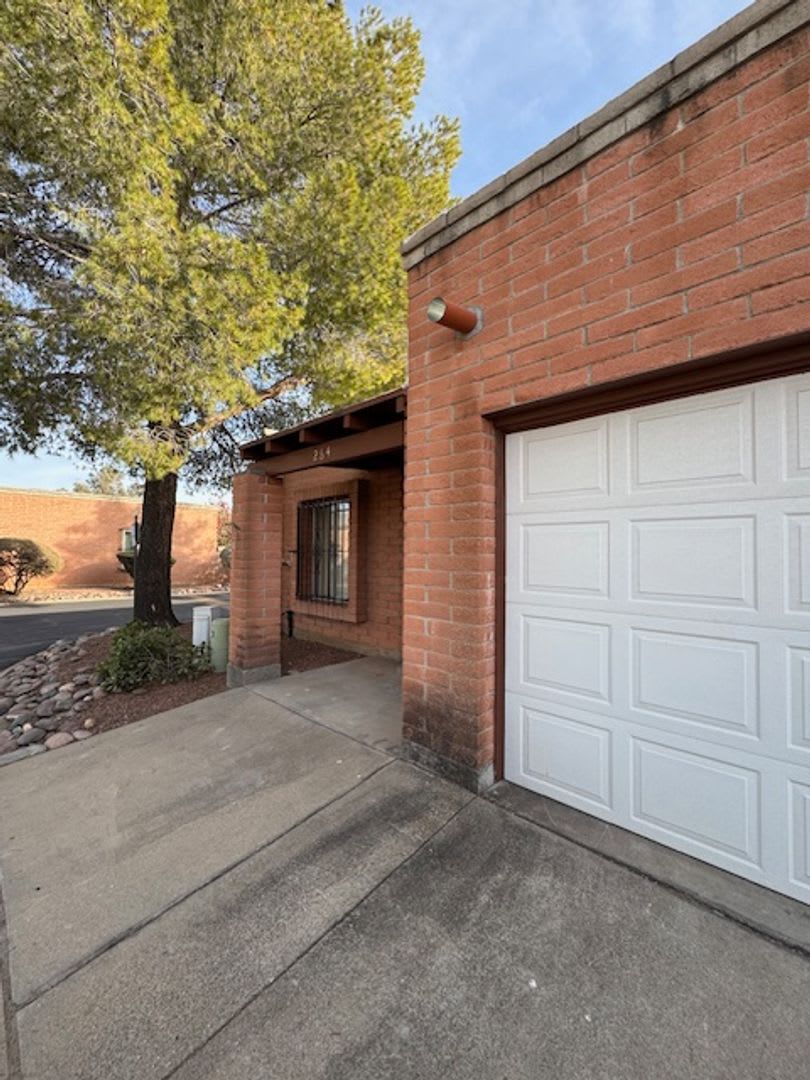 Central- 2 bedroom/ 2 bathroom townhome – photo 2