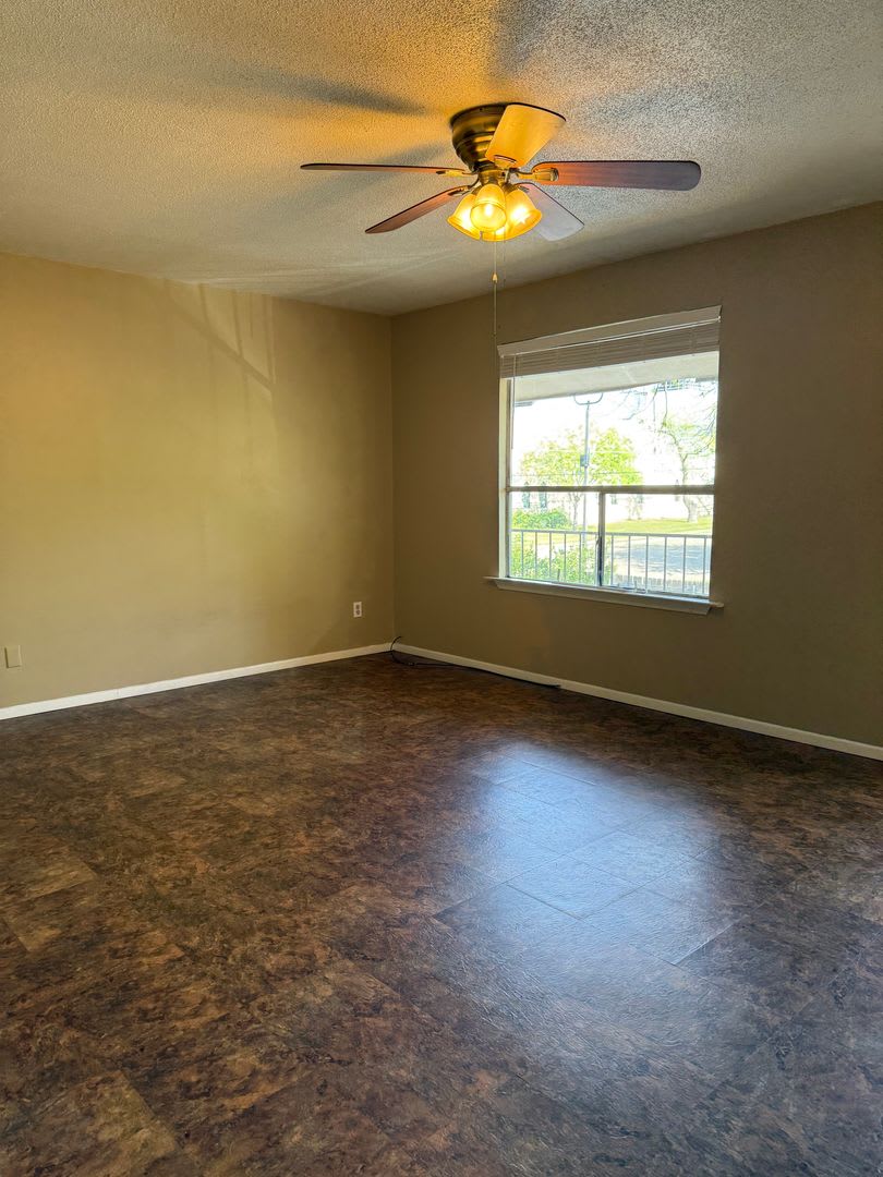 COMING SOON!!! Adorable 1/1 in the heart of Weatherford – photo 3