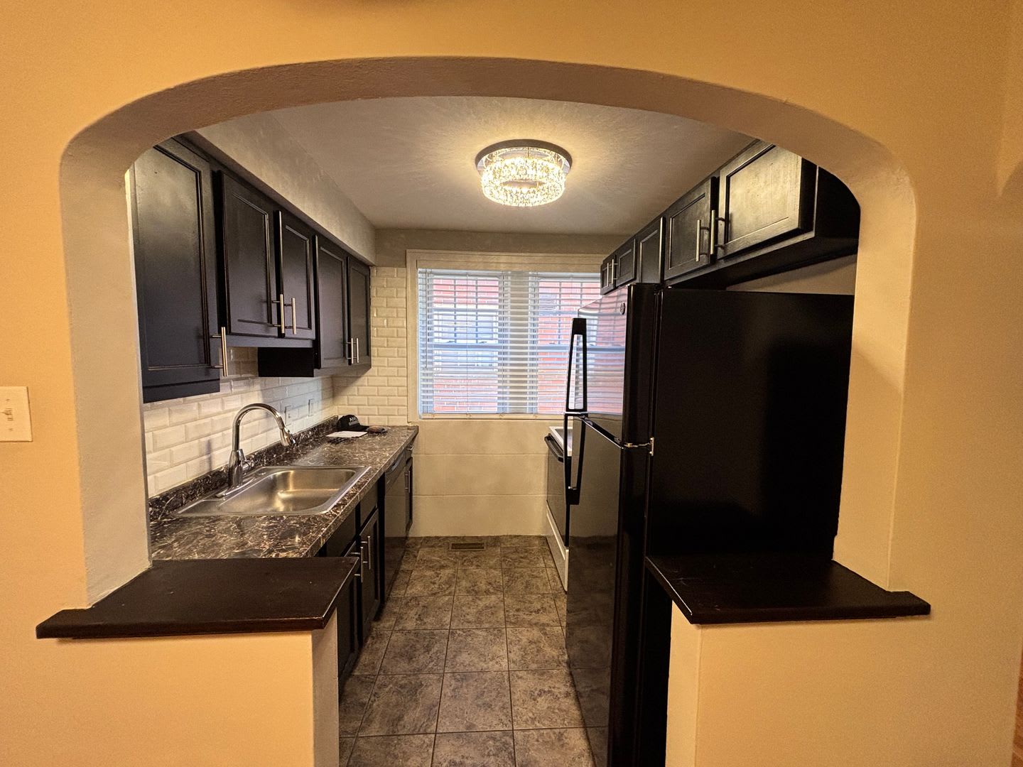 One Bedroom Apartment with Garage Parking! – photo 2