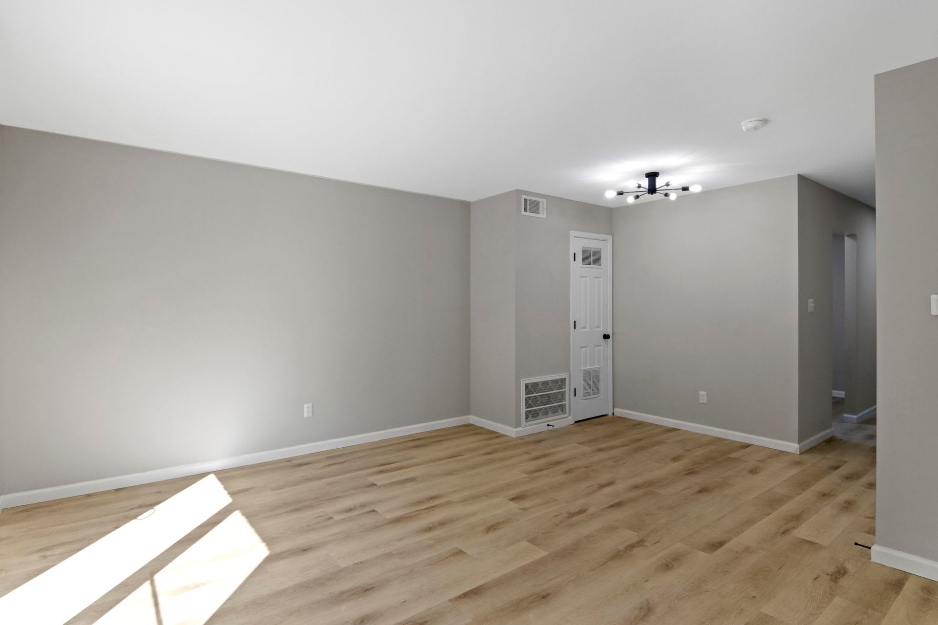 The Riverside Apartment Homes – photo 5