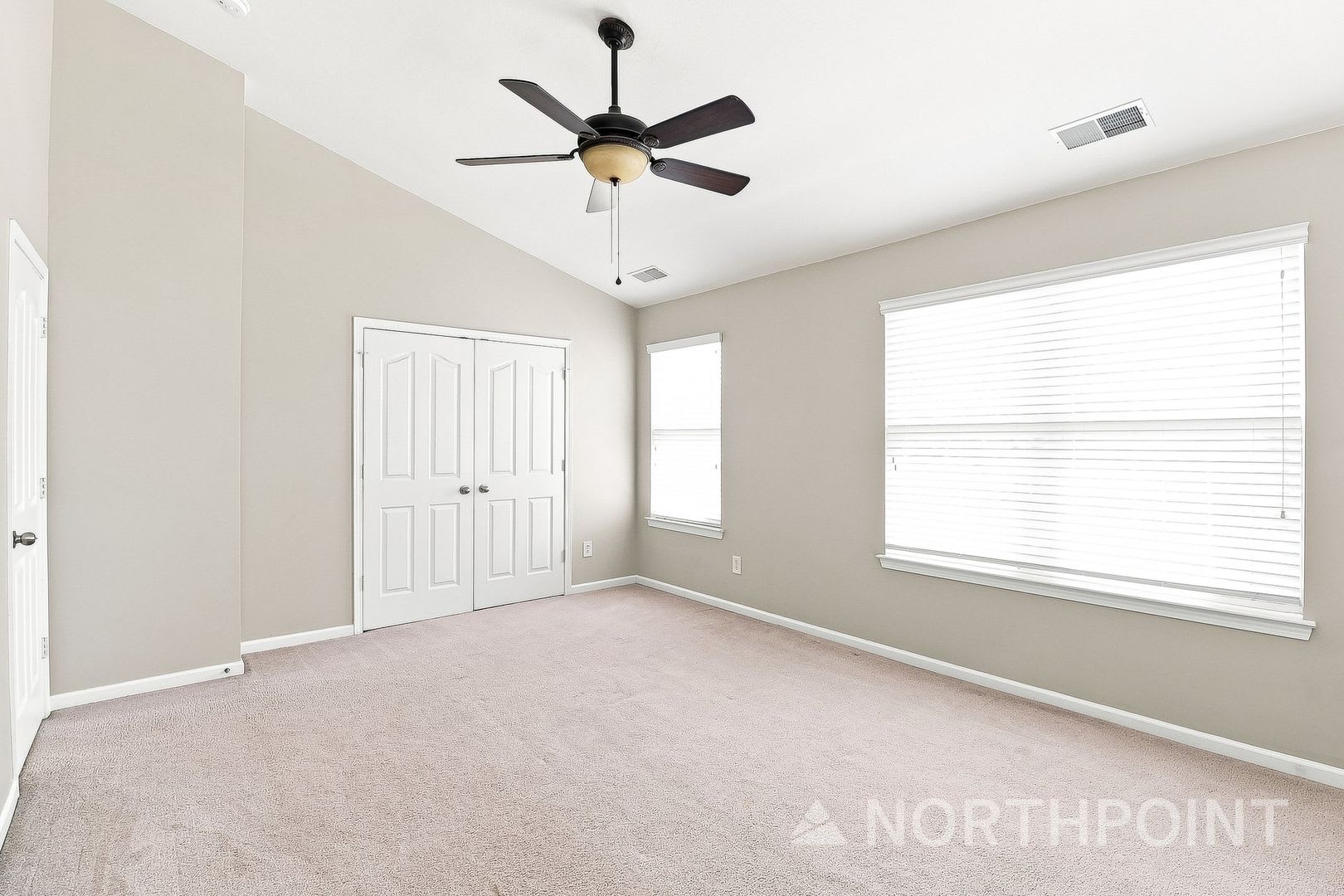 Coming Soon 2Br 2 5Ba Renovated Townhome Private Parking Pets Allowed – photo 2