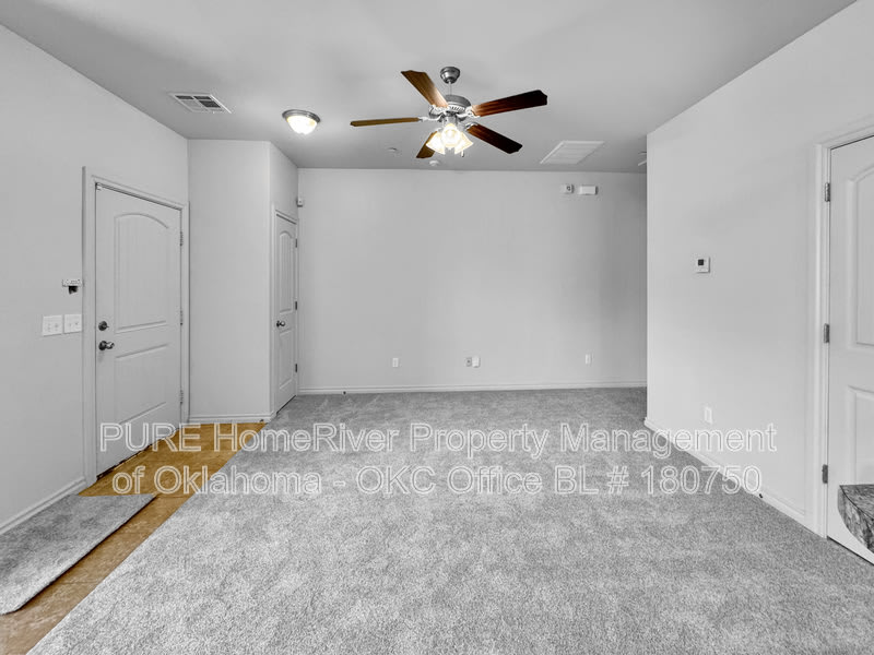909 SW 92nd St – photo 4